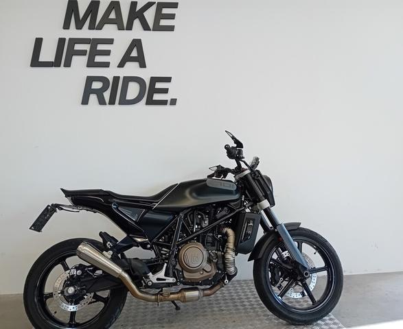 Husqvarna Svartpilen 701 2020 usata in vendita da Power Bike Aulla