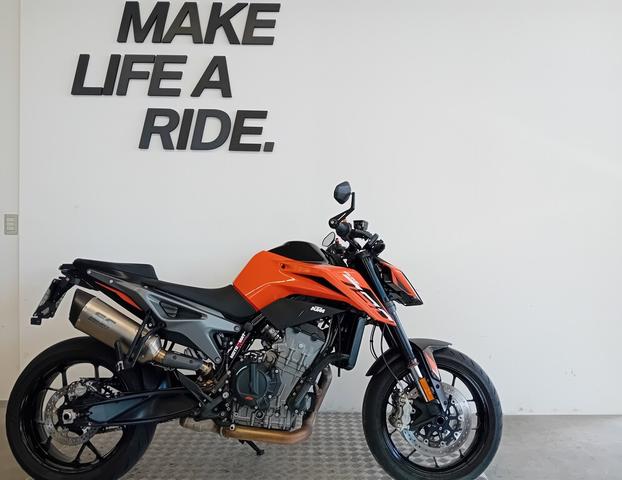 KTM 790 Duke L 2024 usata in vendita da Power Bike Aulla